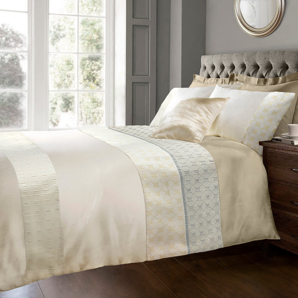Sweet Dreams Pandora Jacquard Cream Duvet Cover & Pillowcase Set