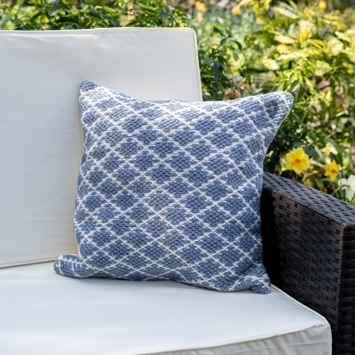 Modern Trellis Eco-Friendly Woven Indoor / Outdoor Cushion