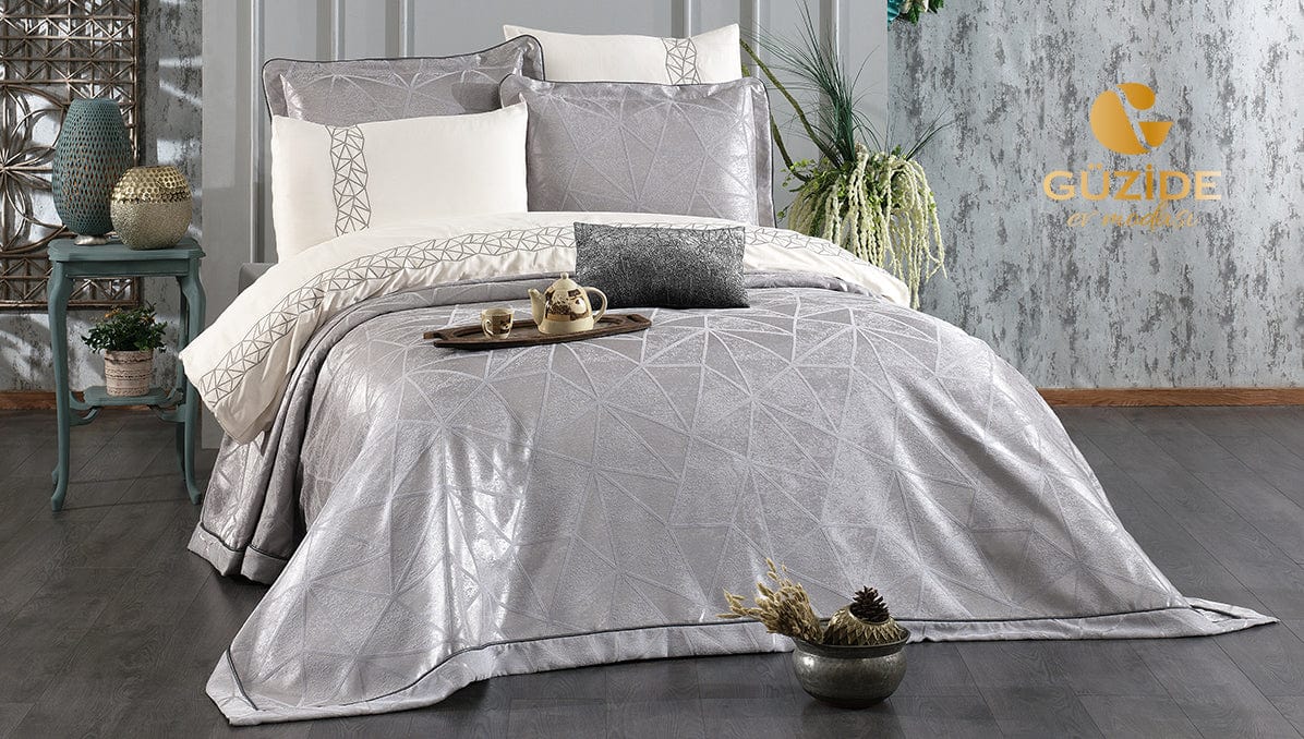 Lisa 8-Piece Luxury Bridal Bedding Set