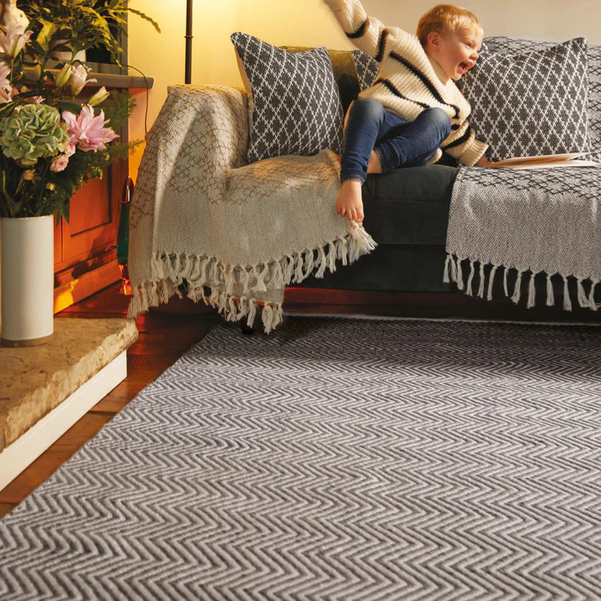 Hug Rug Woven Washable Reversible Herringbone Outdoor Indoor Rug in Warm Grey Large 160x230 cm (5'3"x7'7")
