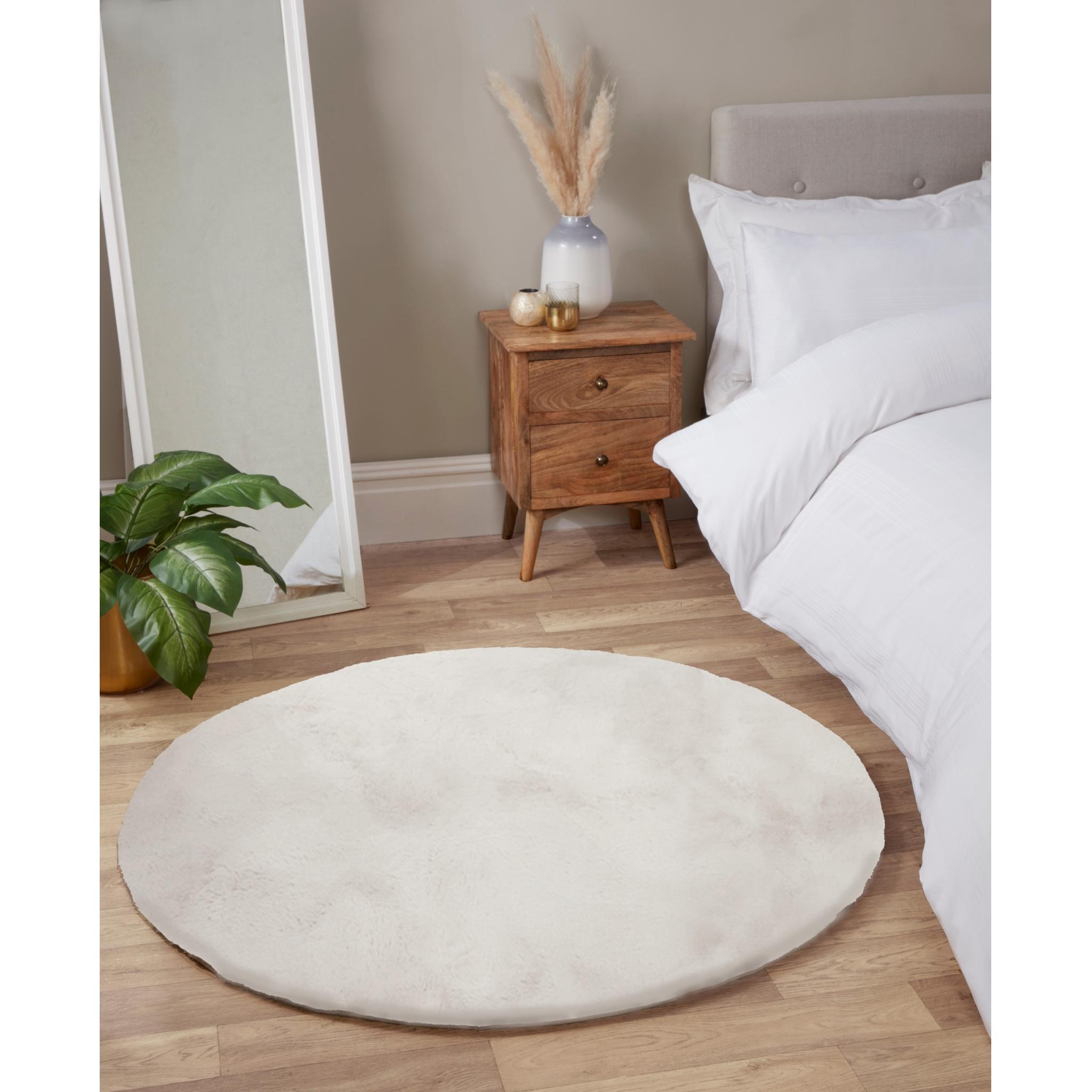 Luxe Faux Fur Plain Super Soft Shaggy Rug in Ivory Circle 133x133 cm (4'5"x4'5")
