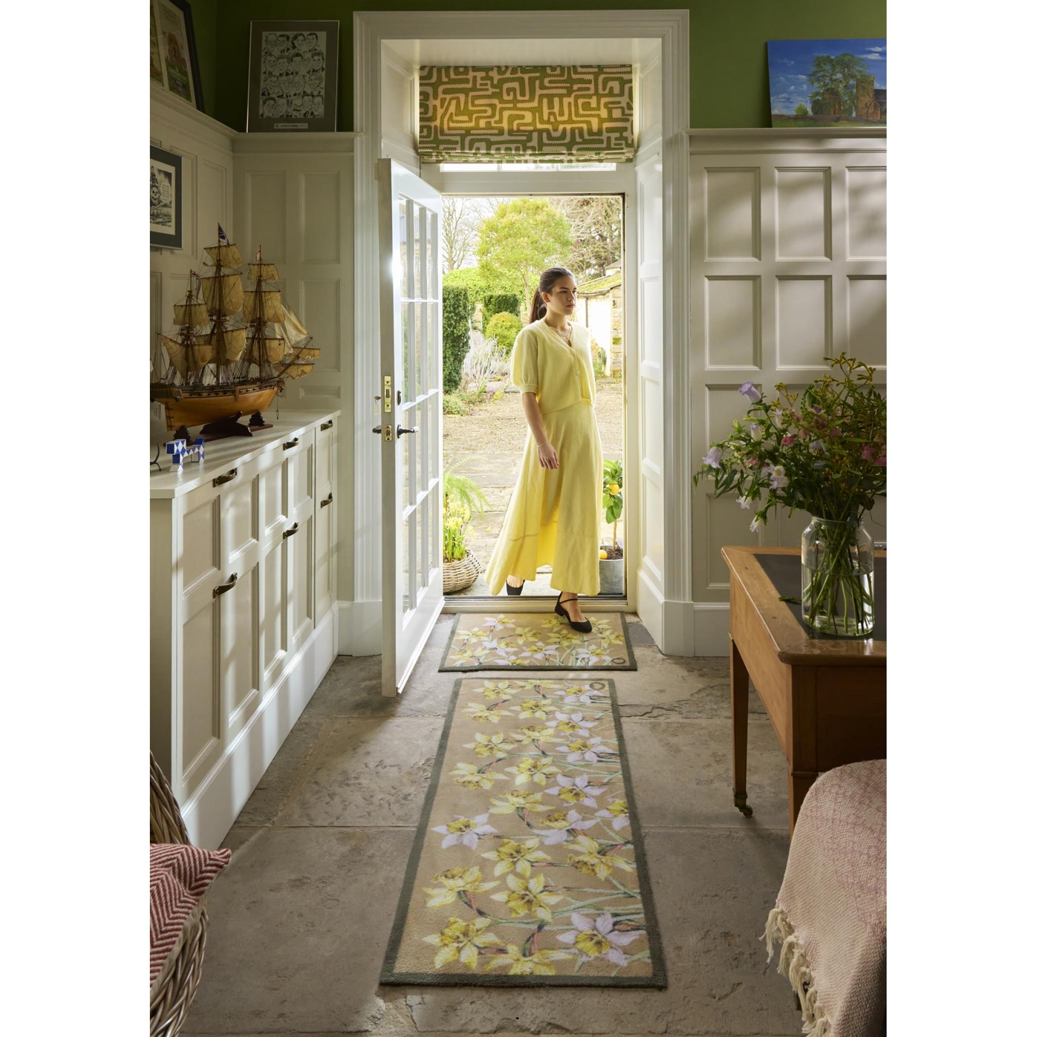 Hug Rug Daffodil Blooms Soft Yellow Home Entryway Doormat Rug or Runner Runner 65x150 cm (2'1"x4'11")