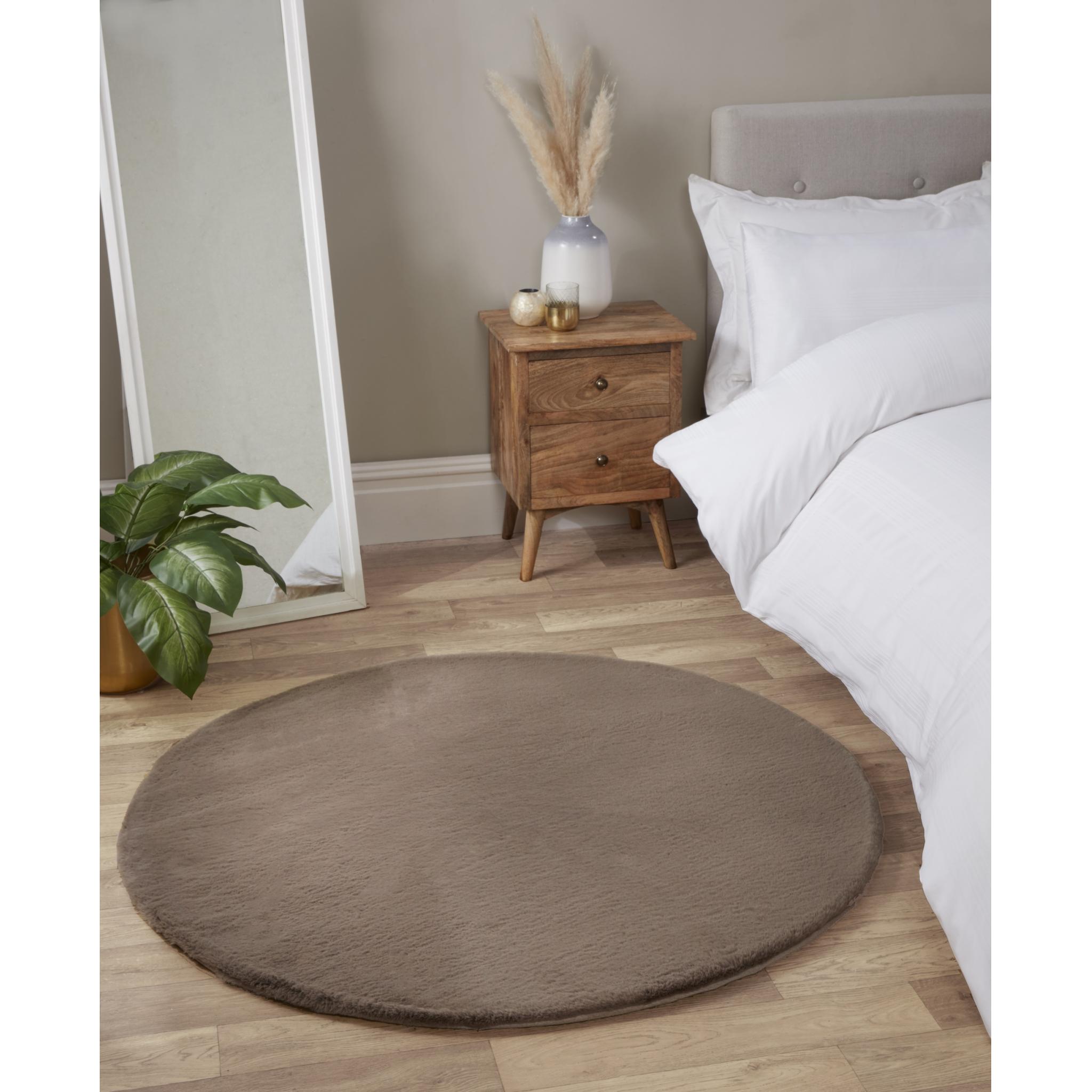 Luxe Faux Fur Plain Super Soft Shaggy Rug in Beige Circle 133x133 cm (4'5"x4'5")